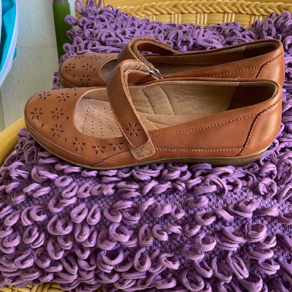 Clarks flats - Picture 2 of 4